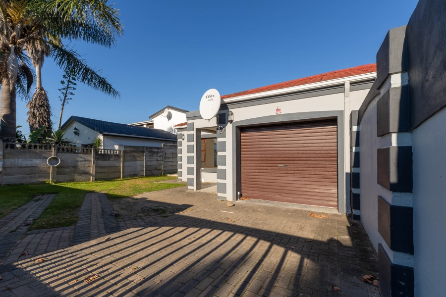 To Let 3 Bedroom Property for Rent in Levallia Western Cape